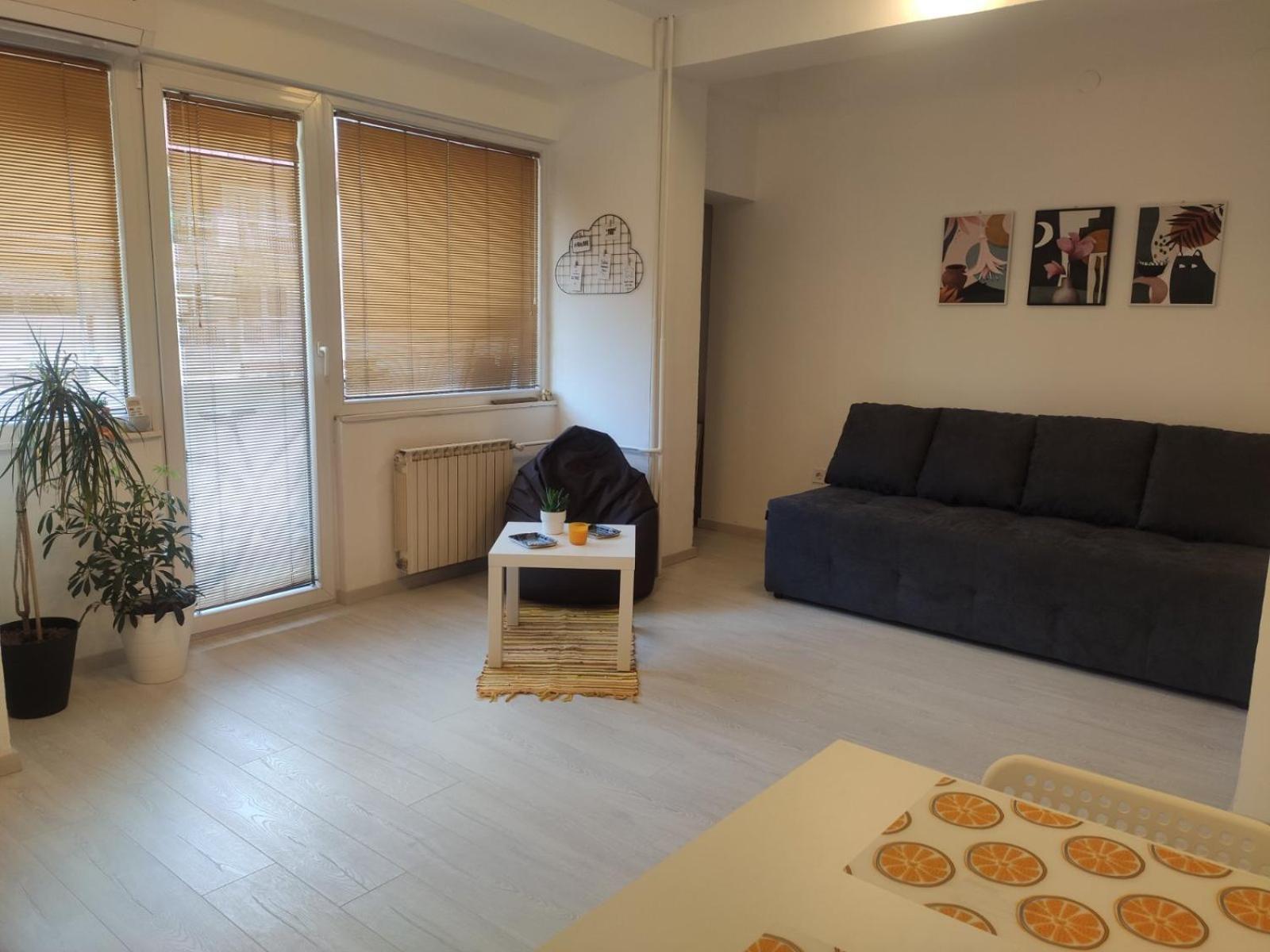 Center White Apartment! *