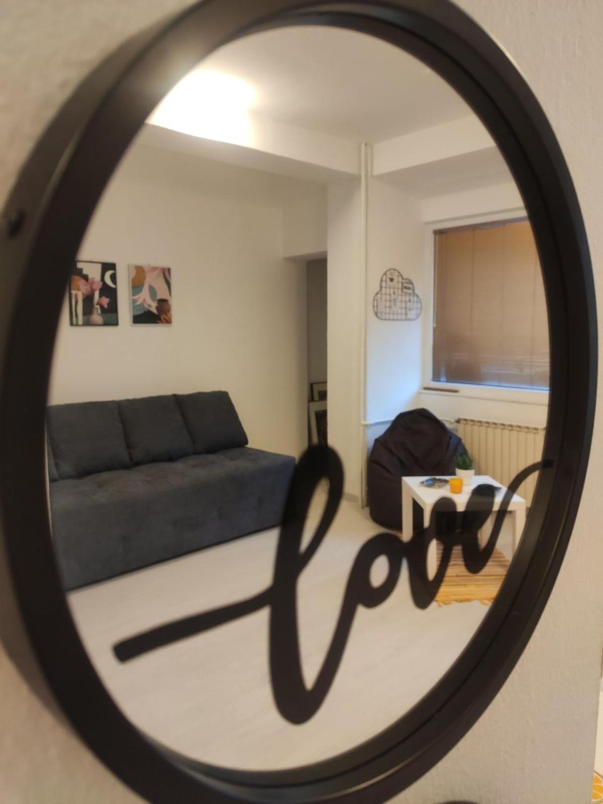 Center White Apartment! *